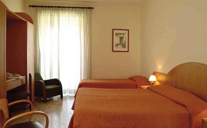Hotel Del Corso Сорренто Экстерьер фото